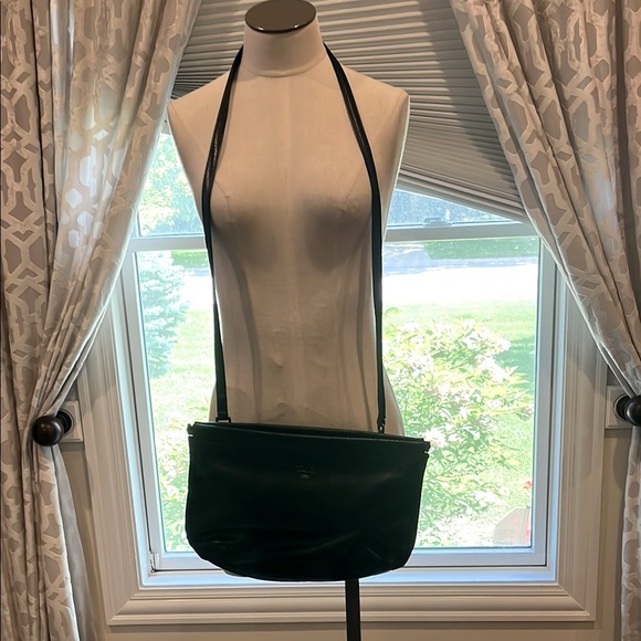 Matt & Nat vegan Elegant Black Leather Shoulder Bag - Picture 2 of 3